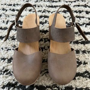 Zuzii Clogs - Grey/Brown Leather Size 40, 9